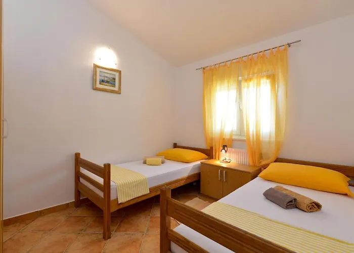 Pet Friendly Apartman Starigrad-Paklenica